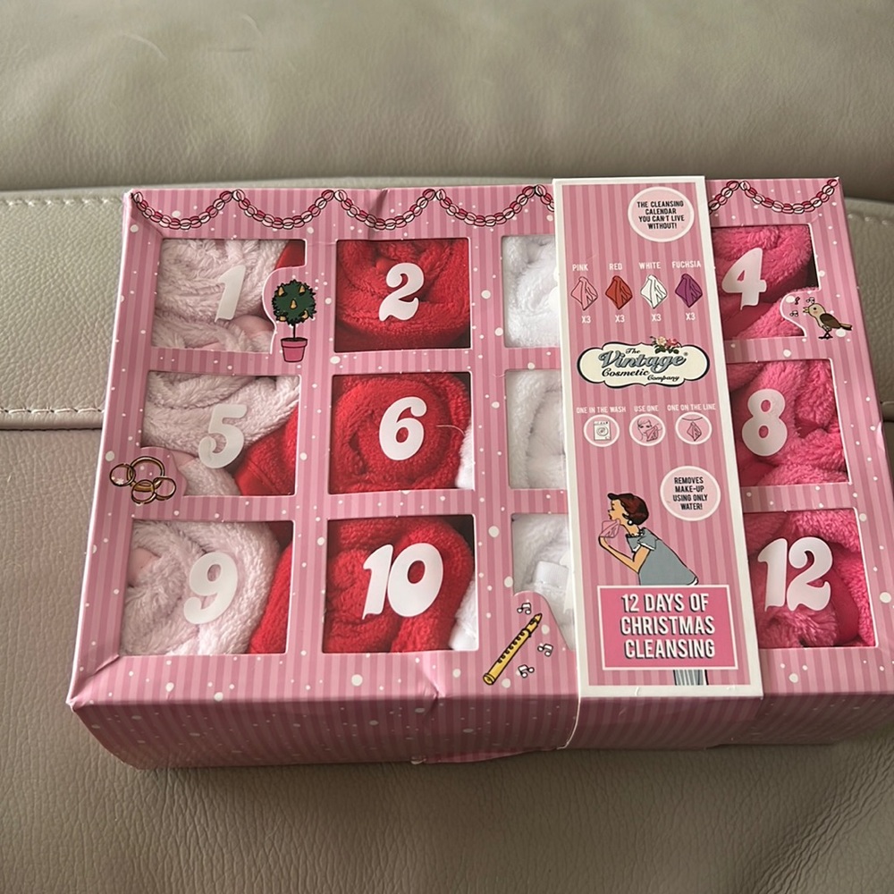 THE VINTAGE COSMETIC COMPANY 12 DAYS OF CLEANSING CLOTHS